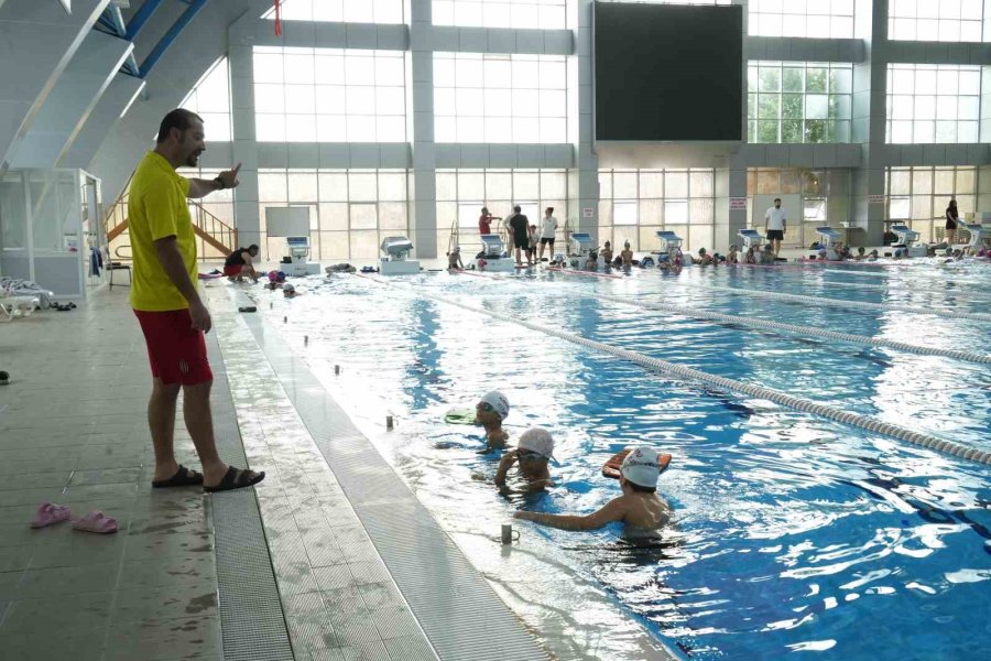 ’yüzme Bilmeyen Kalmasın’ Projesi İle Niğde’de Binlerce Çocuk Yüzme Öğrendi