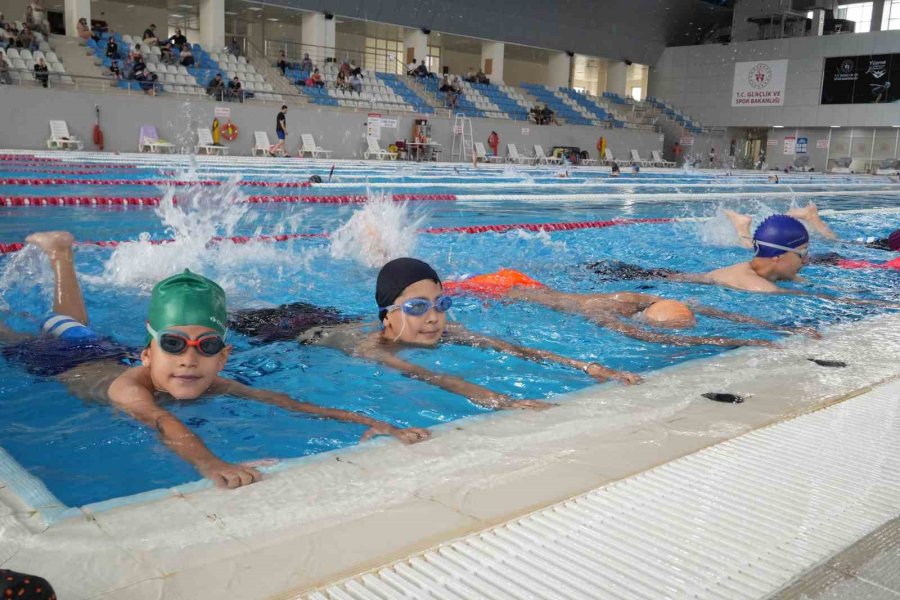 ’yüzme Bilmeyen Kalmasın’ Projesi İle Niğde’de Binlerce Çocuk Yüzme Öğrendi