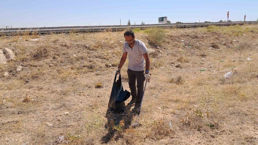 Kendini Doğaya Adayan Akademisyen 6 Yılda 10 Bin Poşet Çöp Topladı