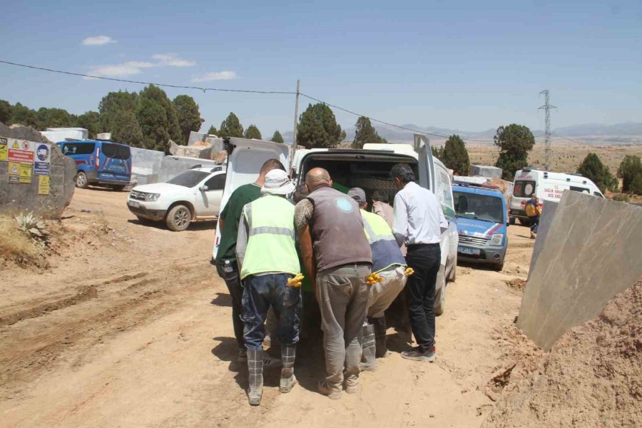 Mermer Bloğunun Altında Kalan Mühendis Hayatını Kaybetti