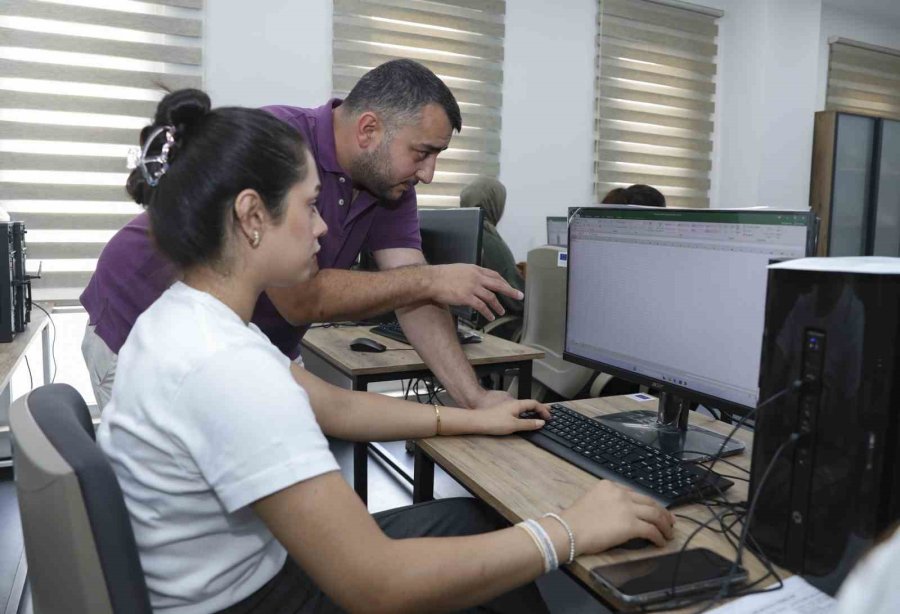 Mersin Büyükşehir Belediyesinden Ücretsiz Ofis Programları Eğitimi Desteği