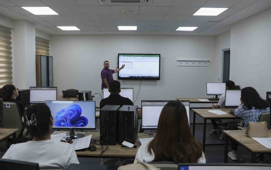 Mersin Büyükşehir Belediyesinden Ücretsiz Ofis Programları Eğitimi Desteği