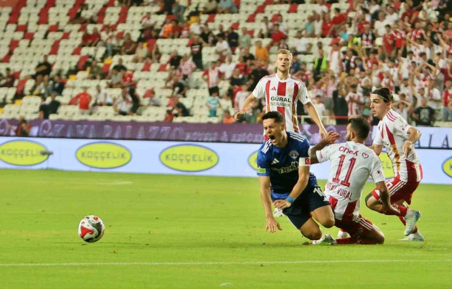 Trendyol Süper Lig: Antalyaspor: 2 - Kasımpaşa: 1 (ilk Yarı)