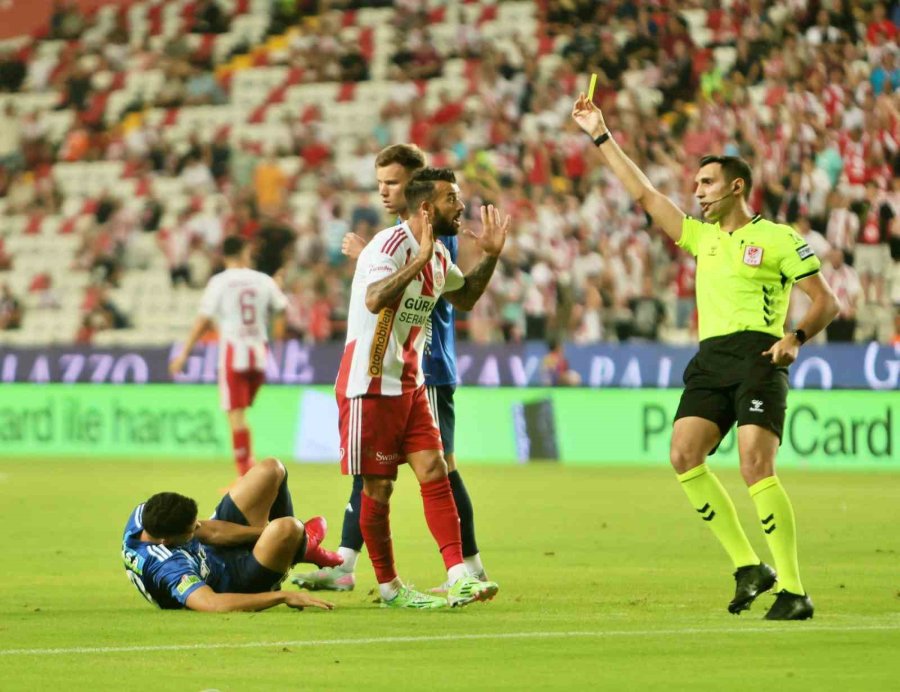 Trendyol Süper Lig: Antalyaspor: 2 - Kasımpaşa: 1 (ilk Yarı)