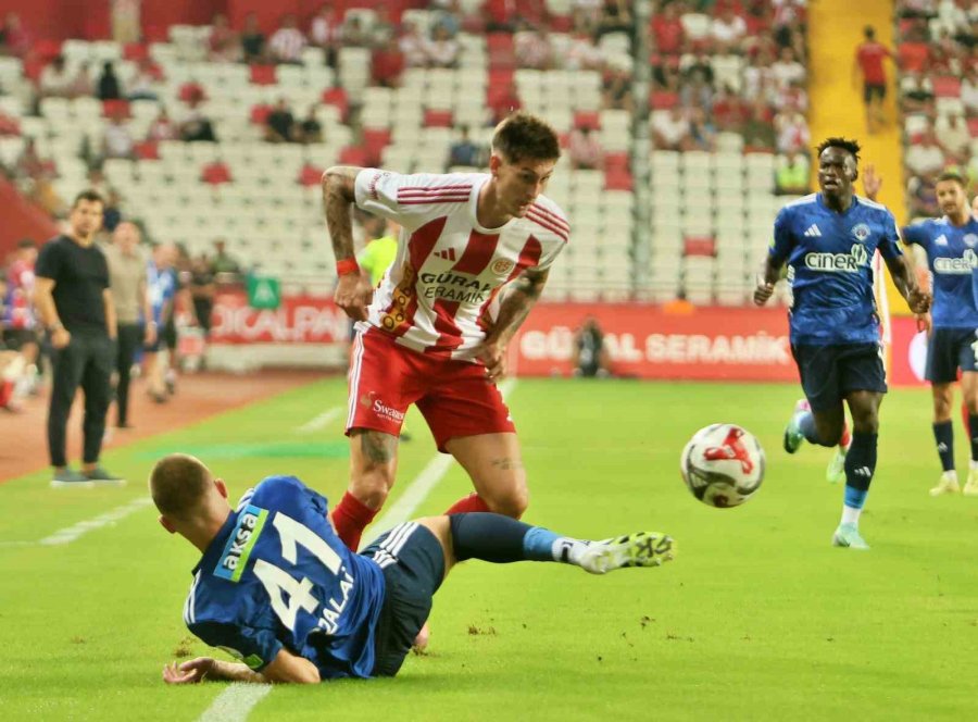 Trendyol Süper Lig: Antalyaspor: 2 - Kasımpaşa: 1 (ilk Yarı)