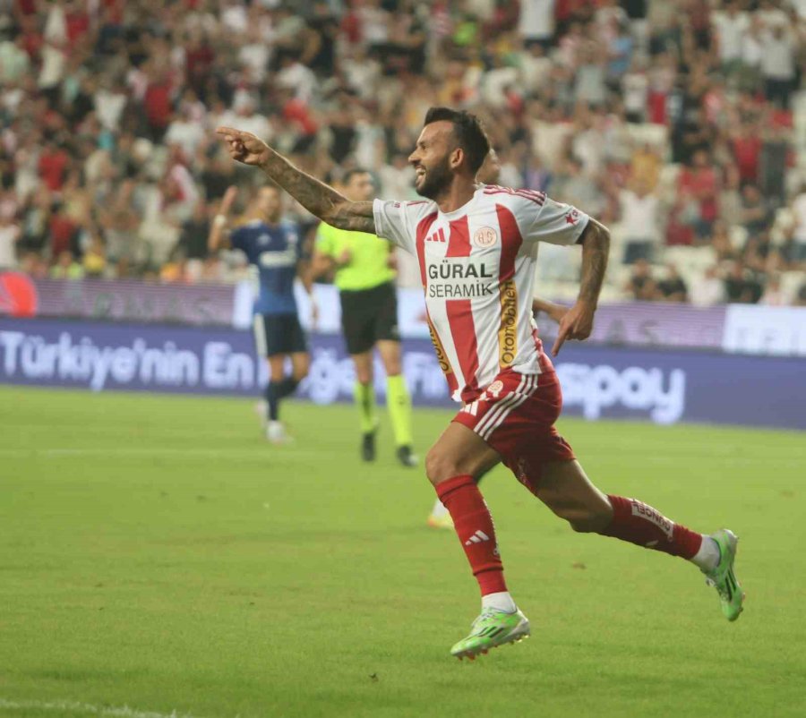Trendyol Süper Lig: Antalyaspor: 2 - Kasımpaşa: 1 (ilk Yarı)