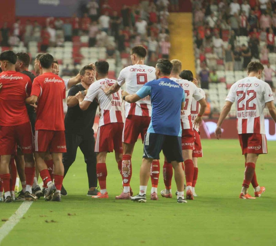 Trendyol Süper Lig: Antalyaspor: 2 - Kasımpaşa: 1 (ilk Yarı)
