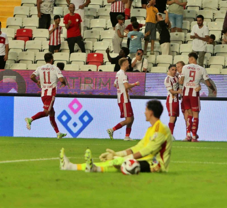 Trendyol Süper Lig: Antalyaspor: 2 - Kasımpaşa: 1 (ilk Yarı)