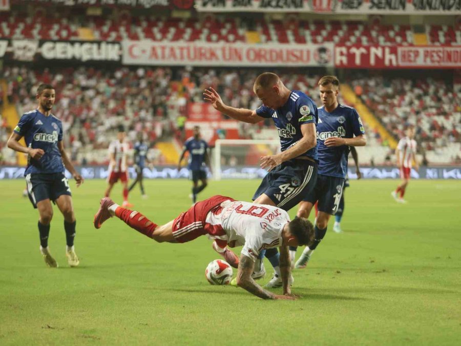 Trendyol Süper Lig: Antalyaspor: 2 - Kasımpaşa: 1 (ilk Yarı)