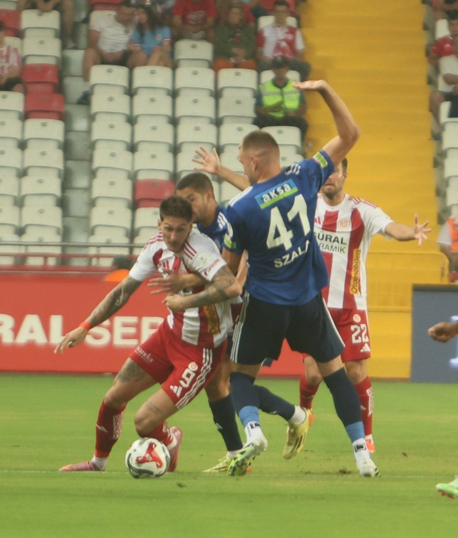 Trendyol Süper Lig: Antalyaspor: 2 - Kasımpaşa: 1 (ilk Yarı)