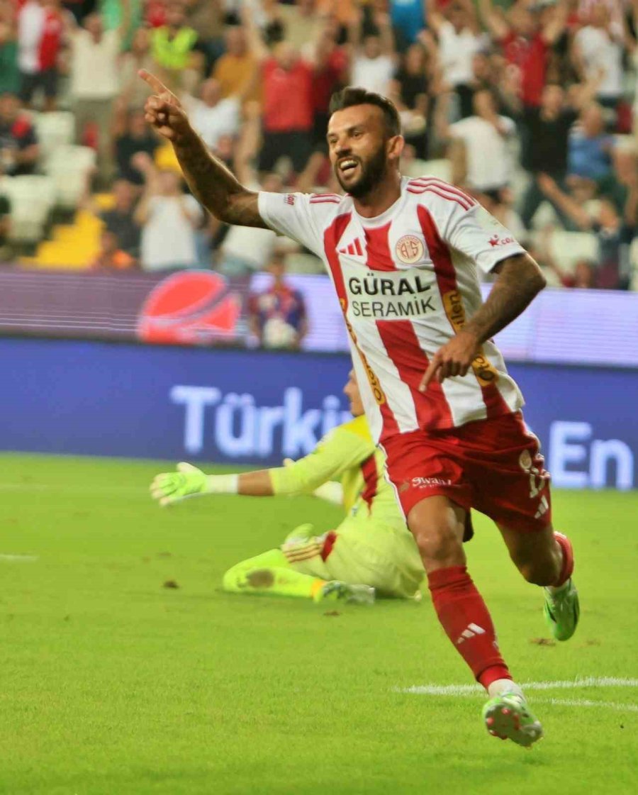 Trendyol Süper Lig: Antalyaspor: 2 - Kasımpaşa: 1 (ilk Yarı)
