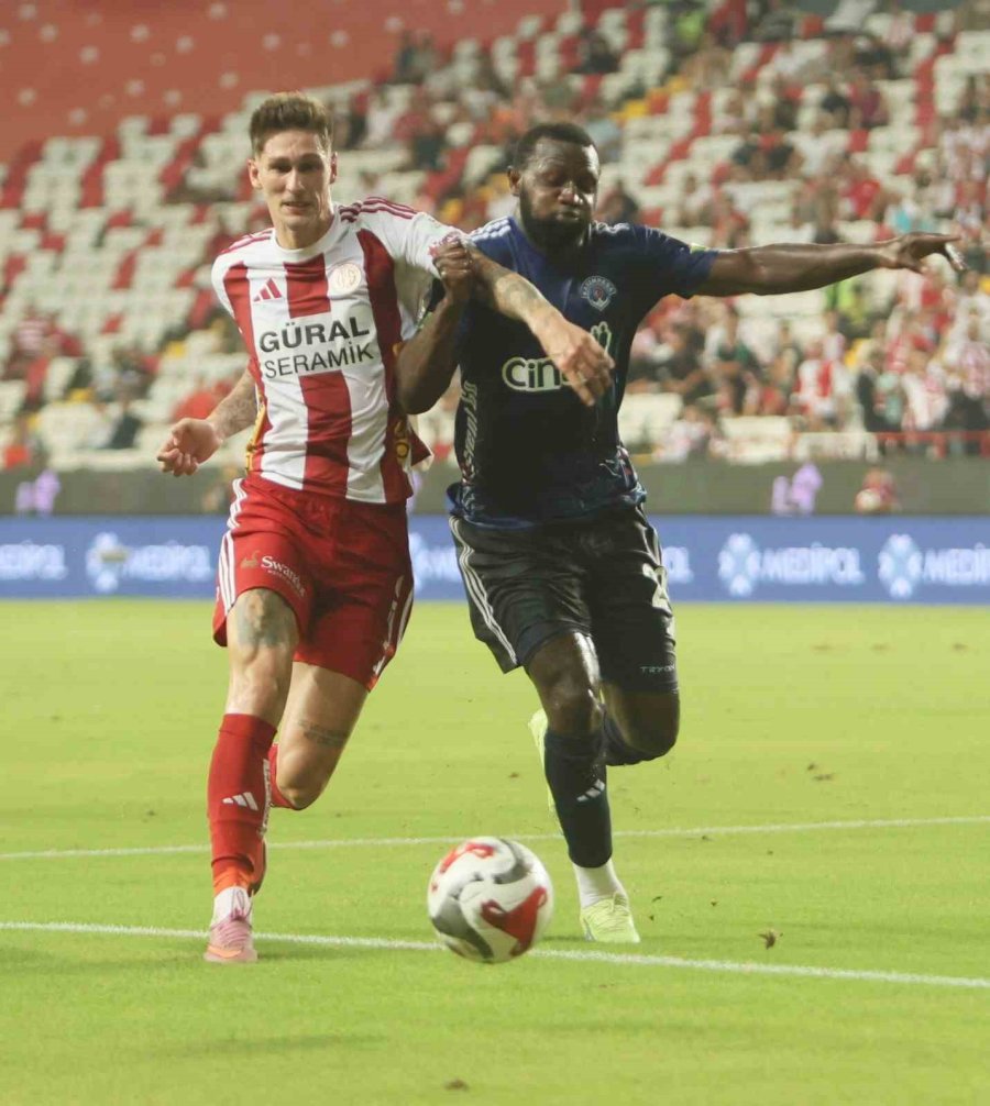 Trendyol Süper Lig: Antalyaspor: 2 - Kasımpaşa: 1 (ilk Yarı)