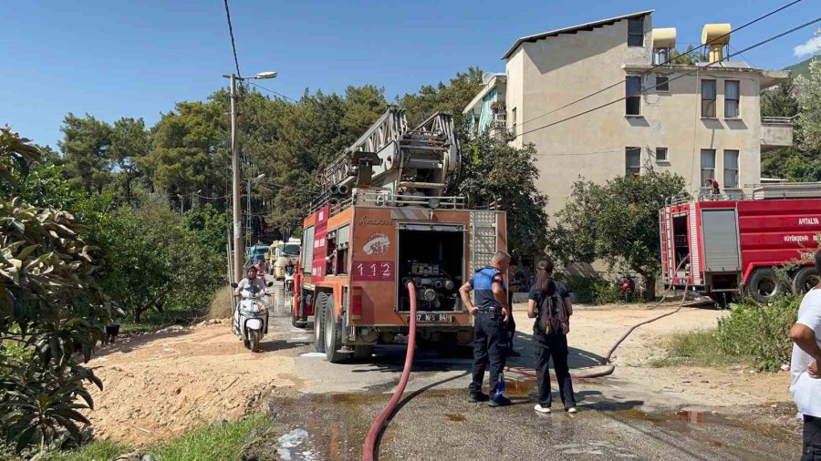 Alanya’da Mobilya Atölyesinde Yangın