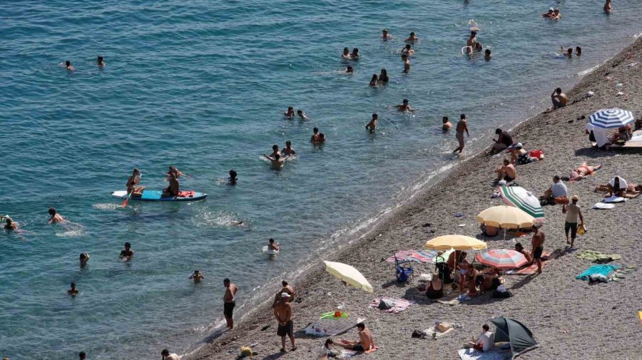 Antalya’nın Deniz Suyu Sıcaklığı 33 Dereceyle İstanbul Ve Ankara’nın Sıcak Havasını Geride Bıraktı