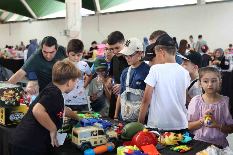 Çocuklar Genç Komek 2. El Oyuncak Pazarı İle Farkındalık Kazanıyor