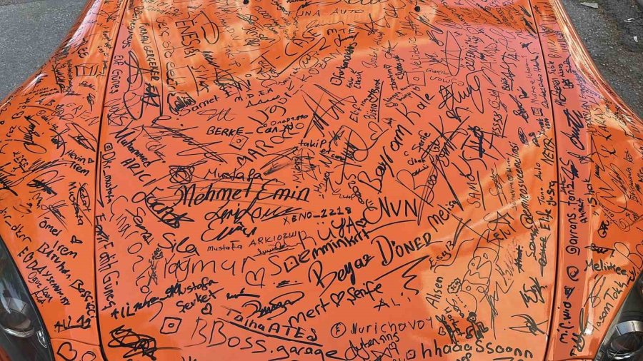 Otomobili Görenler İmza Atmadan Geçmiyor