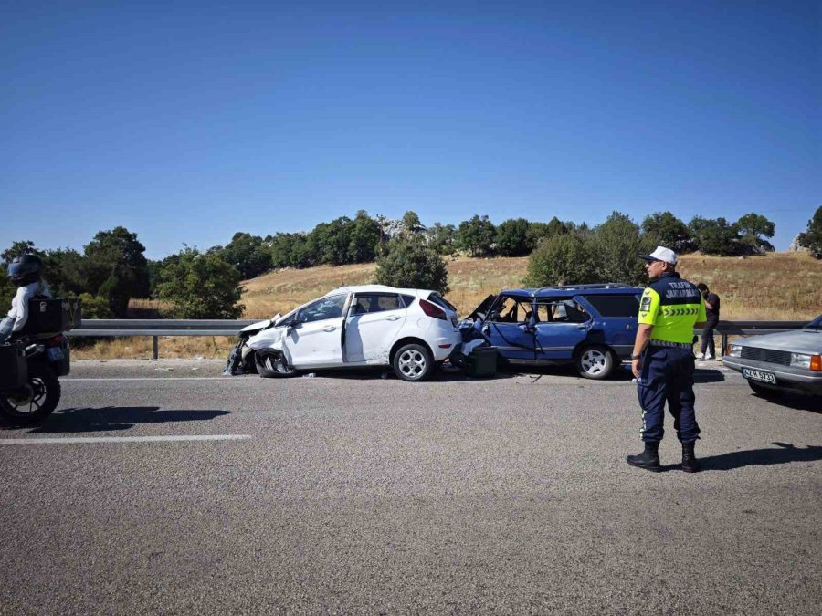 Konya’da Üç Aracın Karıştığı Kazada 7 Yaralı