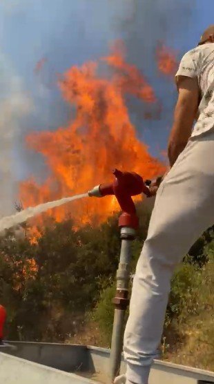Kumluca’da Örtü Yangını Ormanlık Alana Sıçramadan Söndürüldü