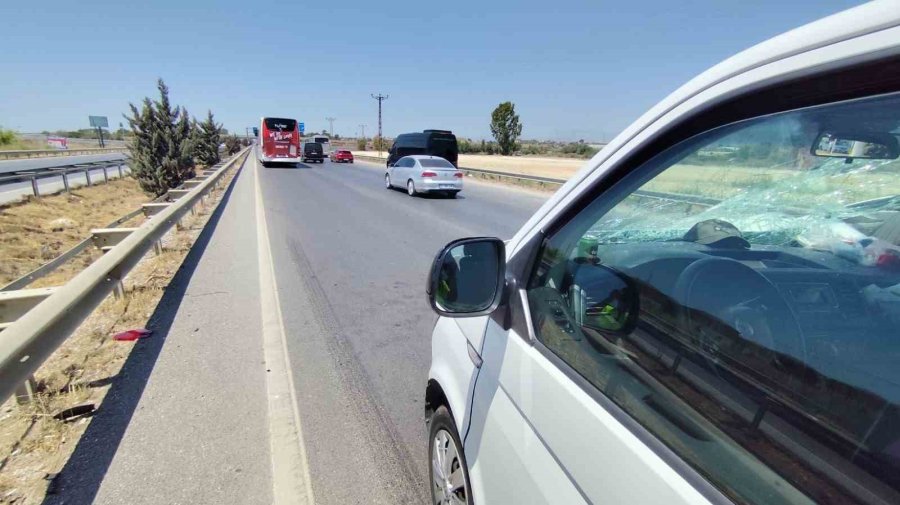 Tur Aracı Tur Otobüsüne Arkadan Çarptı: 5’i Hollandalı 6 Yaralı