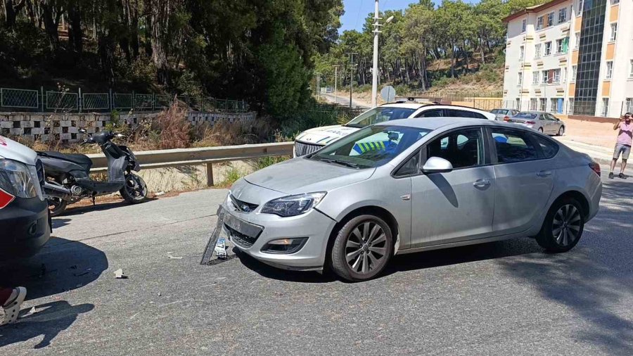 Motosikletle Otomobil Çarpıştı: 2 Yaralı