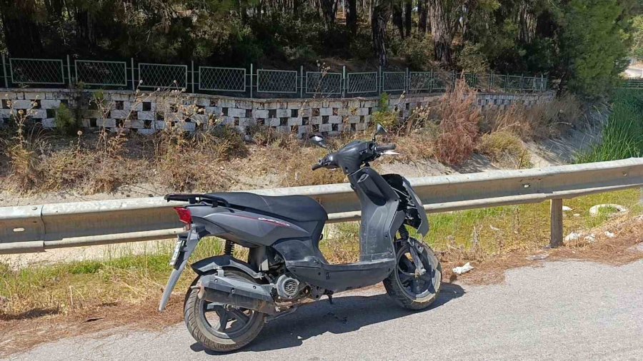 Motosikletle Otomobil Çarpıştı: 2 Yaralı