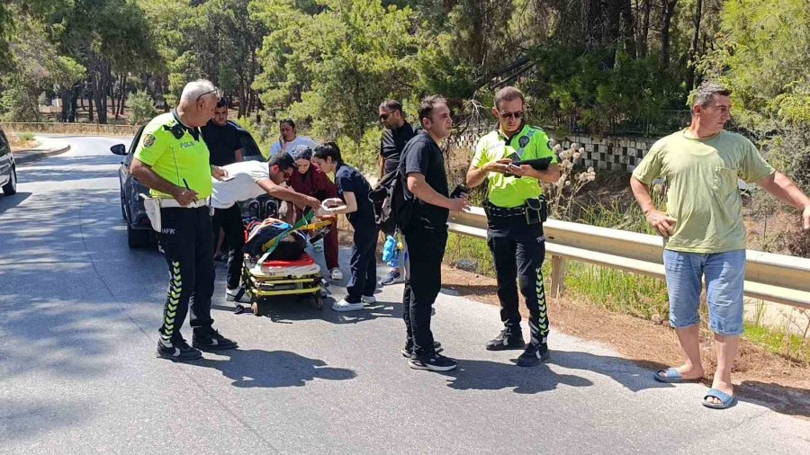 Motosikletle Otomobil Çarpıştı: 2 Yaralı