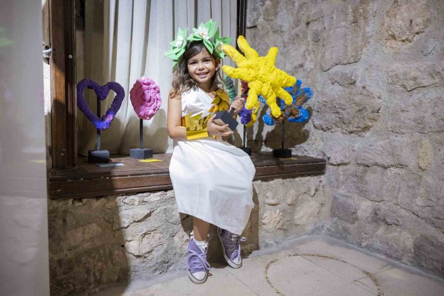 Çocuk Gelişim Merkezlerinde Eğitim Alan Miniklerin Eserleri Tarsus’ta Sergileniyor