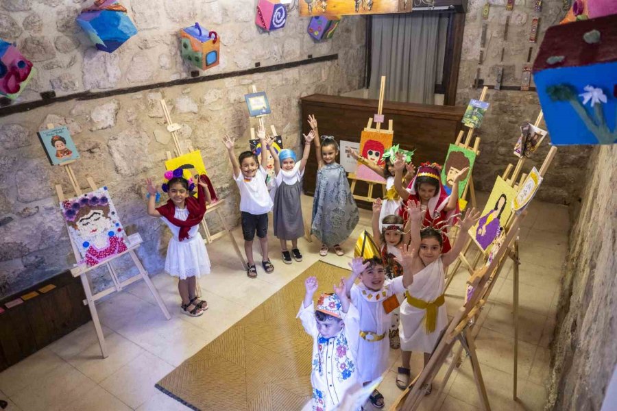 Çocuk Gelişim Merkezlerinde Eğitim Alan Miniklerin Eserleri Tarsus’ta Sergileniyor