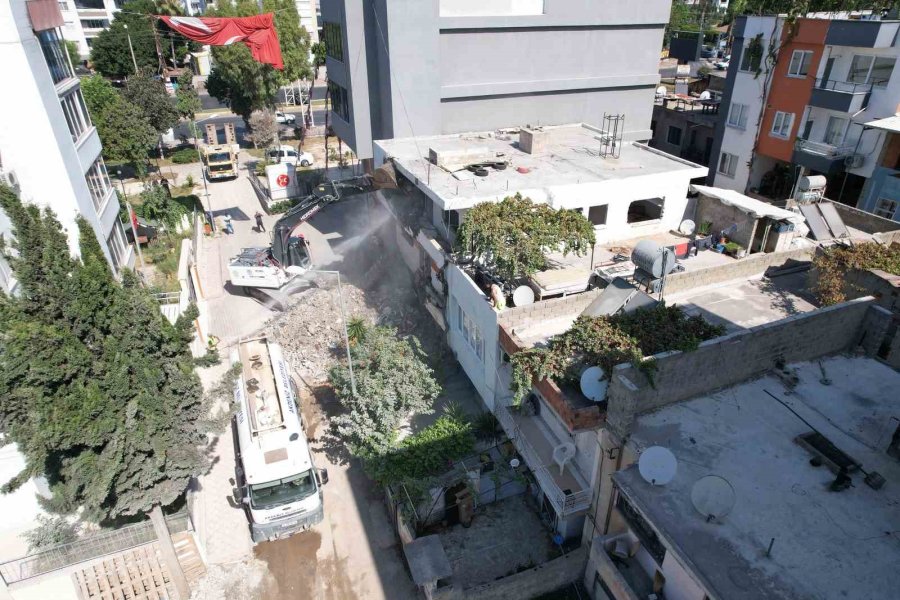 Akdeniz’de Metruk Yapılar Yıkılıyor