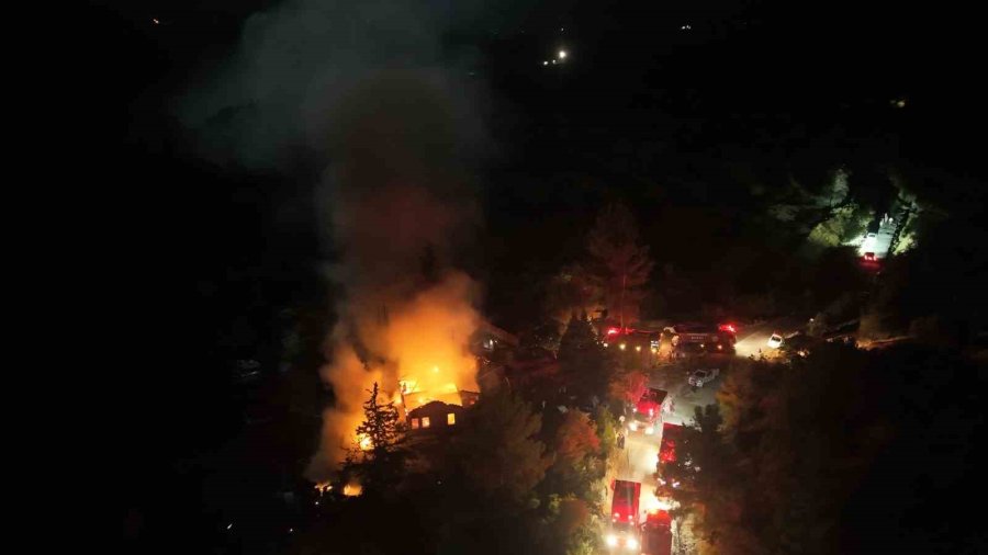 Antalya’da Kereste Fabrikasının Lojmanı Alev Alev Yandı, Büyük Panik Yaşandı