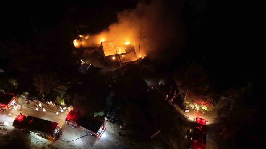 Antalya’da Kereste Fabrikasının Lojmanı Alev Alev Yandı, Büyük Panik Yaşandı