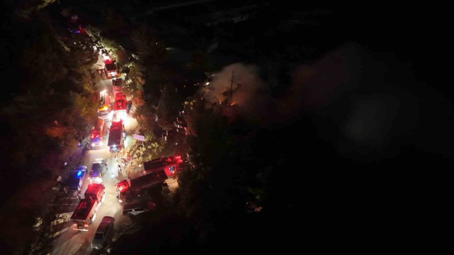 Antalya’da Kereste Fabrikasının Lojmanı Alev Alev Yandı, Büyük Panik Yaşandı