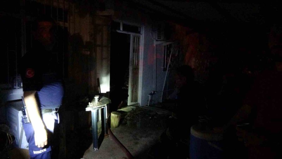 Torununun Doğum Gününü Kutlarken Evinin Yandığı Haberini Aldı