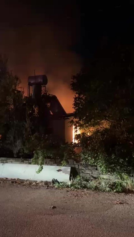 Torununun Doğum Gününü Kutlarken Evinin Yandığı Haberini Aldı