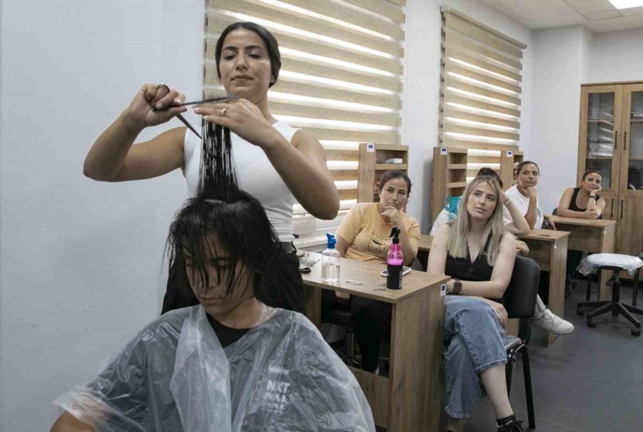 Mersin’de Ücretsiz Kuaförlük Kursu İle İstihdama Destek