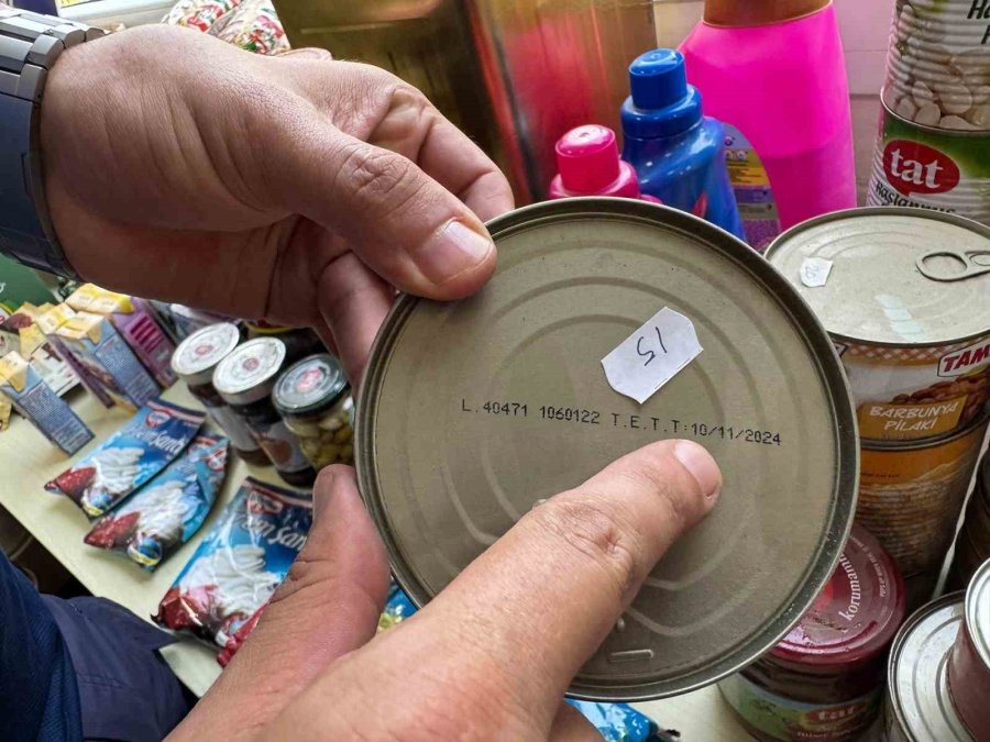 Tarsus’ta Halk Sağlığını Tehdit Eden 500 Ürün Ele Geçirildi