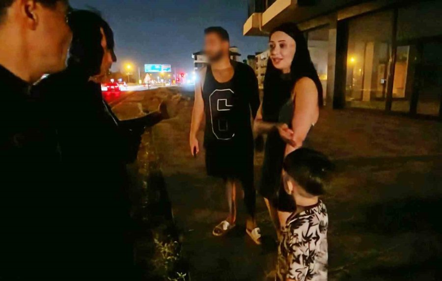 "kapımı Açın" Diye Feryat Etti, Kapı Açılınca Da İçeri Girmedi