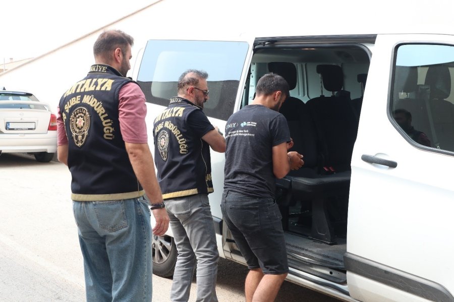 Antalya’da Aranan 125 Şahıs Eş Zamanlı Operasyonla Yakalandı