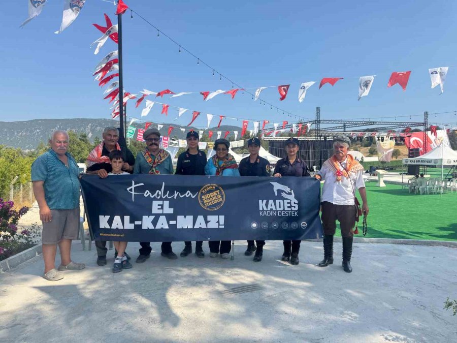 Antalya’da ’kades’ Ve ’kadına El Kalkamaz’ Etkinliğiyle Bin Vatandaşa Bilgilendirme Yapıldı