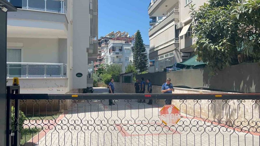 Alanya’da Klima Takarken Dengesini Kaybeden Kişi 6. Kattan Zemine Düştü