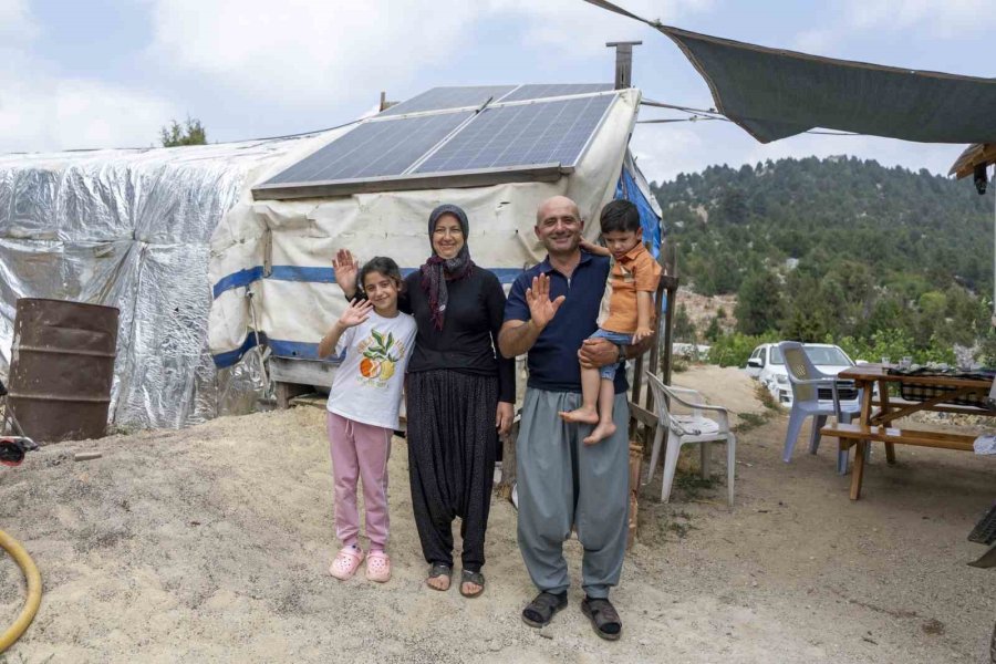 Kıl Çadırlar Güneşle Aydınlandı, Üreticinin Yüzü Güldü