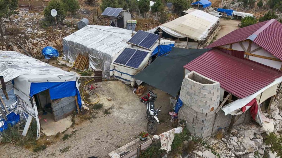 Kıl Çadırlar Güneşle Aydınlandı, Üreticinin Yüzü Güldü