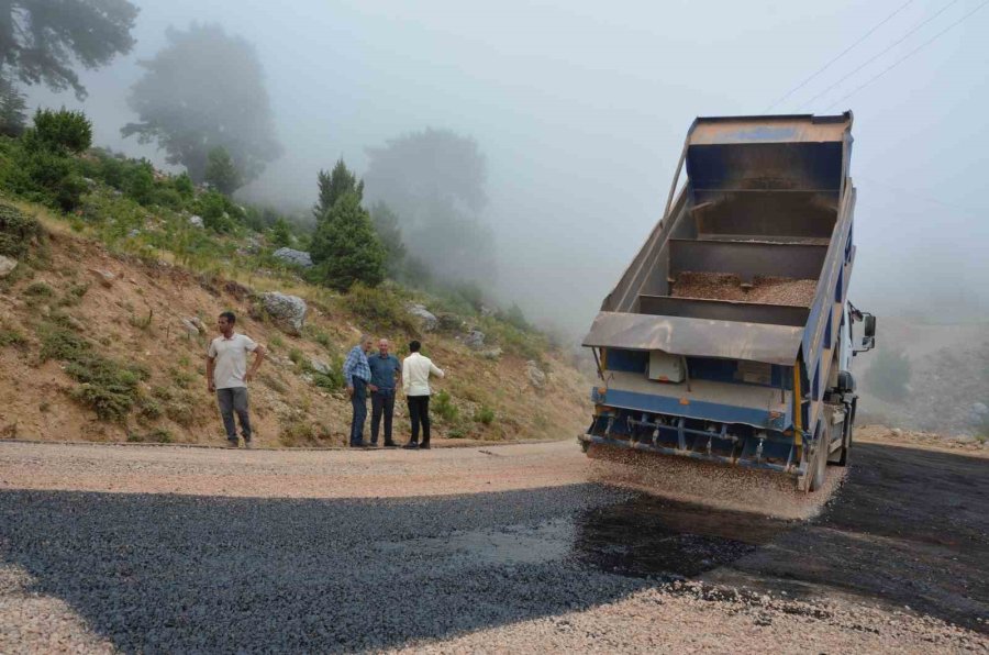 Akdağ Eteklerindeki Çeltek Yaylası Yolu Asfalta Kavuşuyor