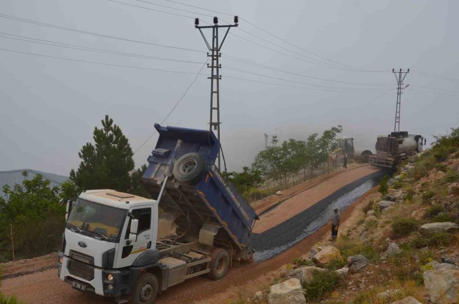 Akdağ Eteklerindeki Çeltek Yaylası Yolu Asfalta Kavuşuyor