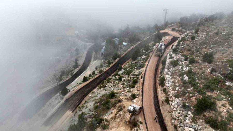 Akdağ Eteklerindeki Çeltek Yaylası Yolu Asfalta Kavuşuyor