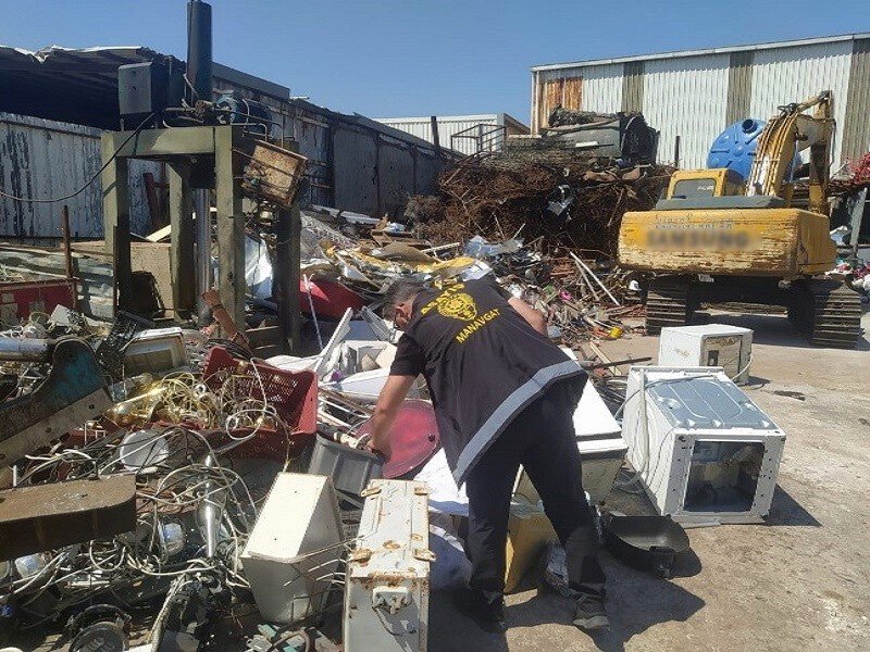 Antalya’da Hurdacı Ve Spotçulara Yönelik Operasyon: 8 İş Yeri Mühürlendi
