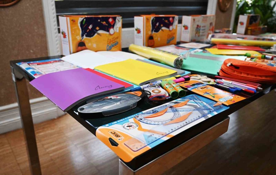 Kemer Belediyesi’nden 6 Bin 500 Öğrenciye Ücretsiz Kırtasiye Malzemesi