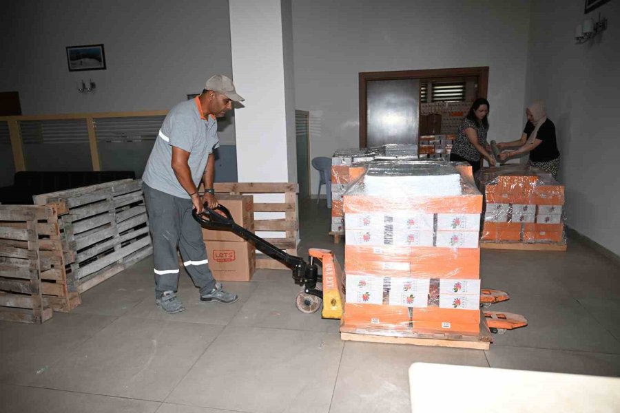 Kemer Belediyesi’nden 6 Bin 500 Öğrenciye Ücretsiz Kırtasiye Malzemesi