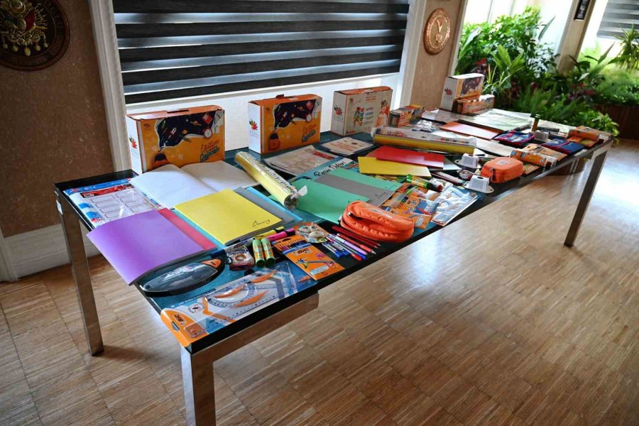 Kemer Belediyesi’nden 6 Bin 500 Öğrenciye Ücretsiz Kırtasiye Malzemesi