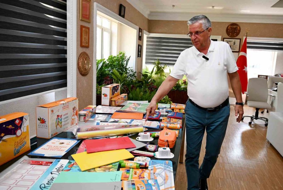 Kemer Belediyesi’nden 6 Bin 500 Öğrenciye Ücretsiz Kırtasiye Malzemesi